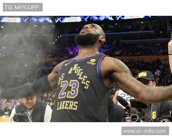 雷迪什称赞詹姆斯接地气与队友关系亲近让人感到舒适 雷迪什称赞詹姆斯接地气与队友关系亲近让人感到舒适