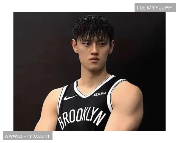 曾凡博上场即紧逼布克遭吹防守犯规展现CBA防守强度 曾凡博上场即紧逼布克遭吹防守犯规展现CBA防守强度