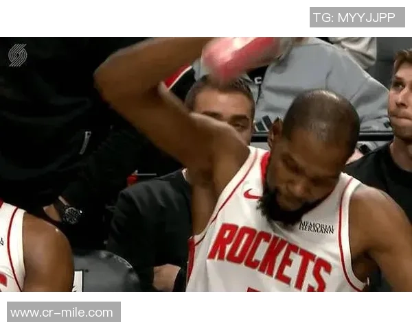 戈贝尔罚球失误频频杜兰特无奈露出搞笑表情引发热议